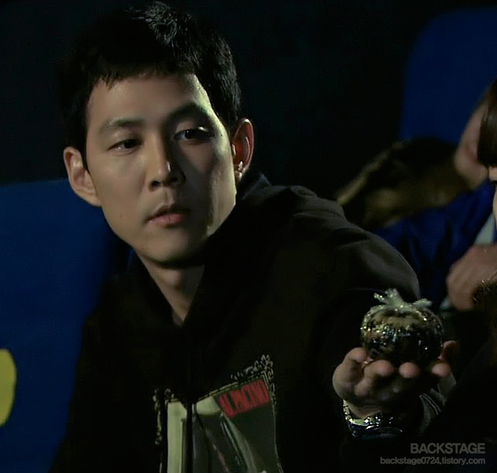 웃을 때 소년같이 웃는 이정재 .jpg | 인스티즈