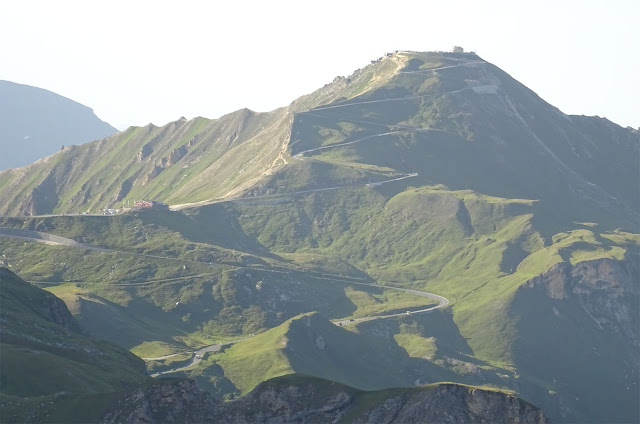 Panorama auf die Edelweißspitze, Berge, kurvige Fahrbahn mit Serpentinen