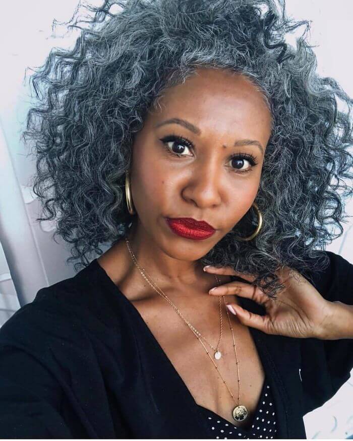 50 Women Who Didnt Dye Their Gray Hair And Still Look Gorgeous