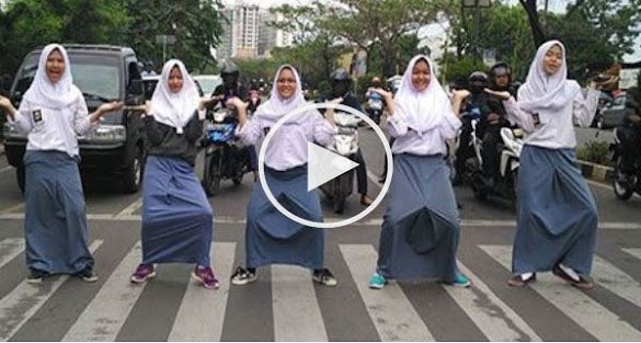 Video Detik Detik Sebelum Sekumpulan Perempuan Ini Ditabrak Oleh Pengguna Jalan Alasannya Yaitu Emosi Video Detik Detik Sebelum Sekumpulan Perempuan Ini Ditabrak Oleh Pengguna Jalan Alasannya Yaitu Emosi