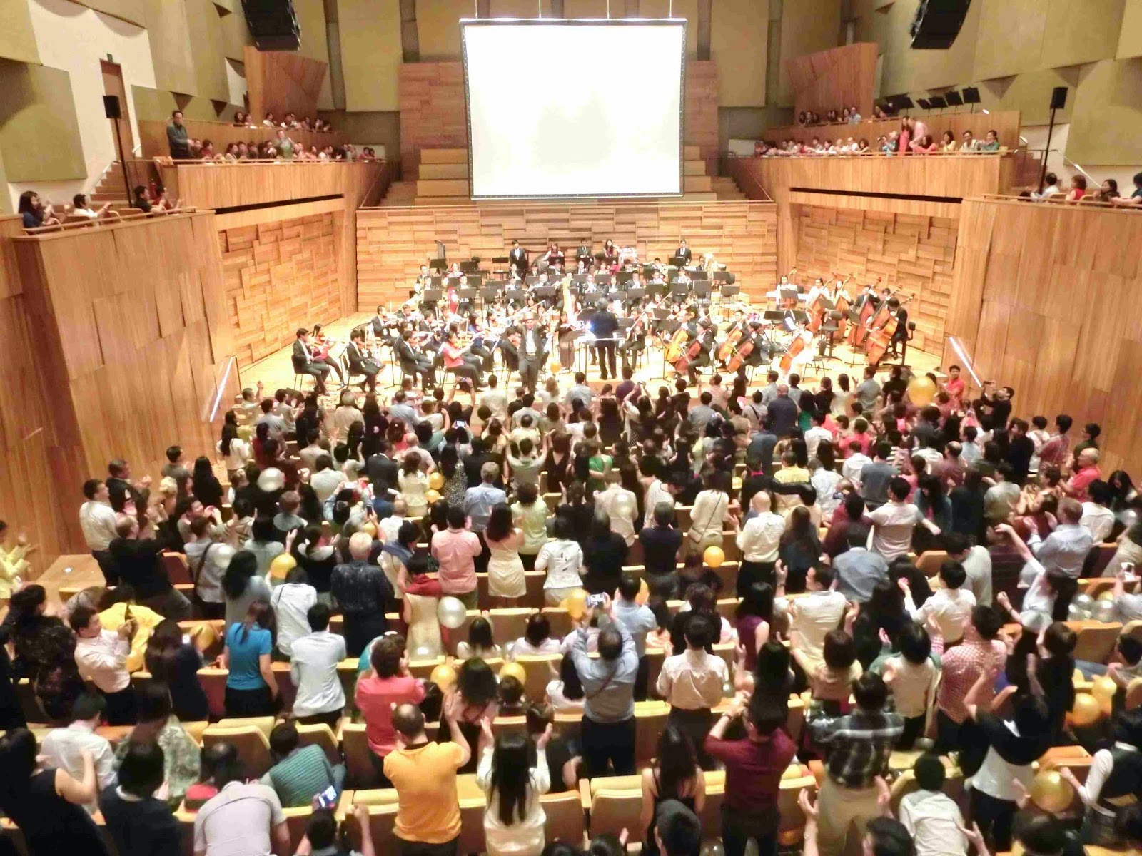 pianomania: NEW YEAR'S EVE COUNTDOWN CONCERT / The Philharmonic