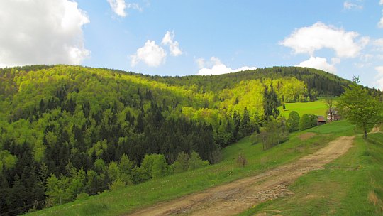 Mała Modyń (z lewej) i Modyń (z prawej). Mała Modyń (z lewej) i Modyń (z prawej).