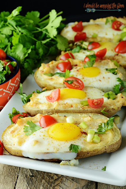 Tex-Mex Huevos en Papas | A simple egg and potato dish with lots of flavor and deliciousness.