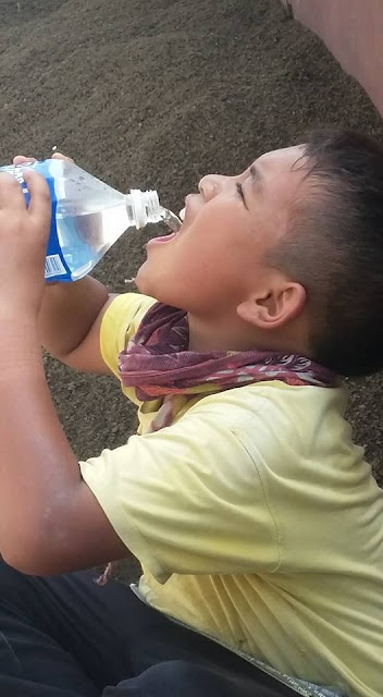 Demi Sang Ibu, Bocah Berumur 9 Tahun Ini Jadi Buruh Bangunan Demi Sang Ibu, Bocah Berumur 9 Tahun Ini Jadi Buruh Bangunan