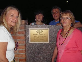 Placa ubicada en el Estadio Polideportivo de Vélez Sarsfield por los 140 años del Barrio de Liniers