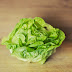 Πώς καθαρίζουμε τις πράσινες σαλάτες πολύ εύκολα;