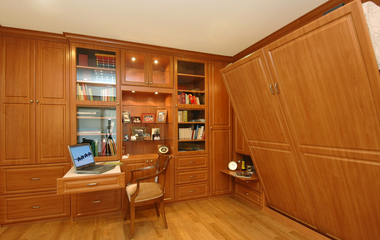Кровать в офисе. Шкаф находок фото. Https cabinet rc ru