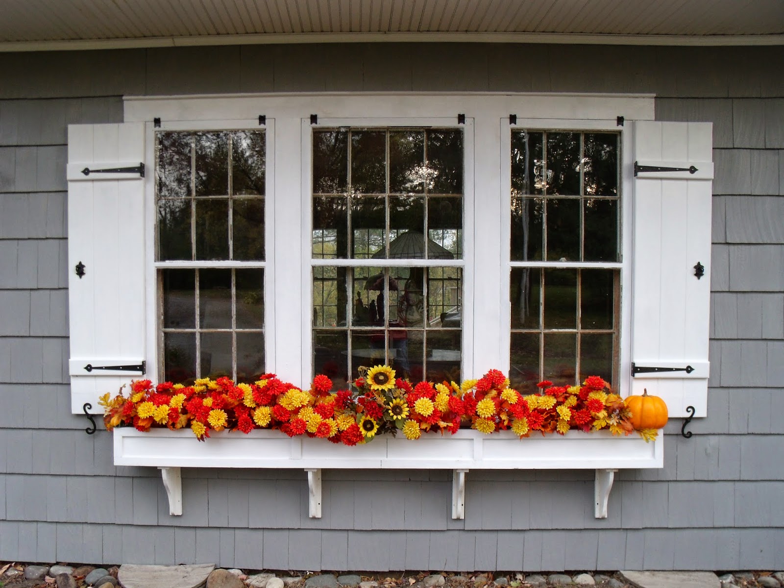 Gear Acres at Top of the Hill Autumn Window Box Decoration