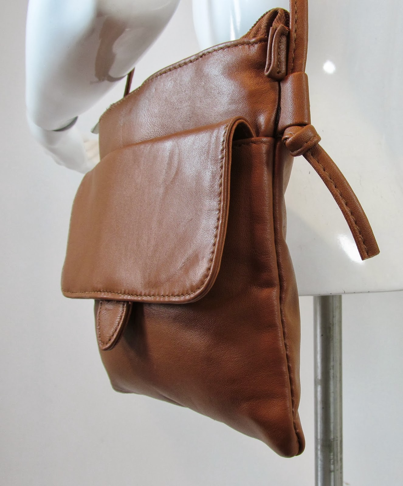 TAN SOFT LEATHER SMALL SHOULDER BAG HANDBAG PURSE R11222 Sangriasuzie
