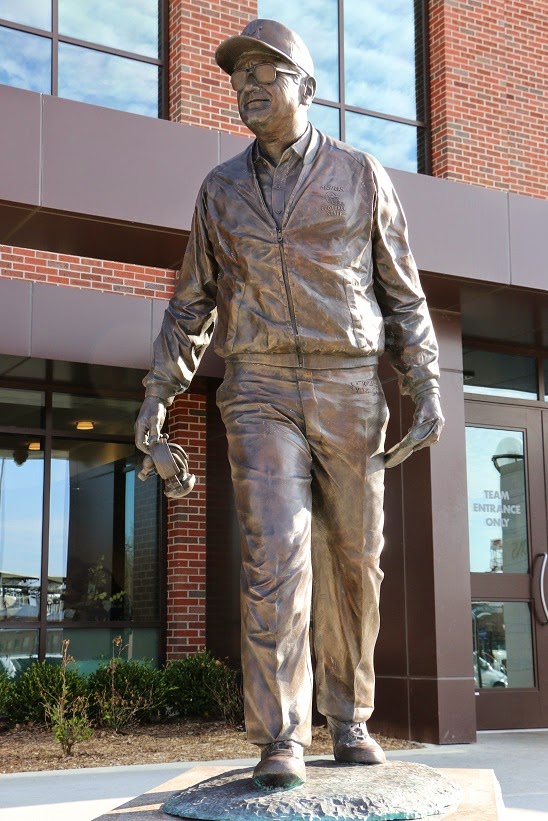 Michigan Exposures: The Bo Statue