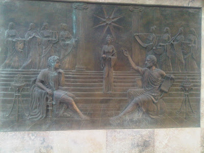 Skopje 20120814 03014 Οι Σκοπιανοί έχουν ανεγείρει μνημείο με τον Αριστοτέλη να διδάσκει τον Μ. Αλέξανδρο... Σλαβικά!!!