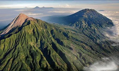 Wisata Pendakian 14 Gunung Api Terindah di Indonesia