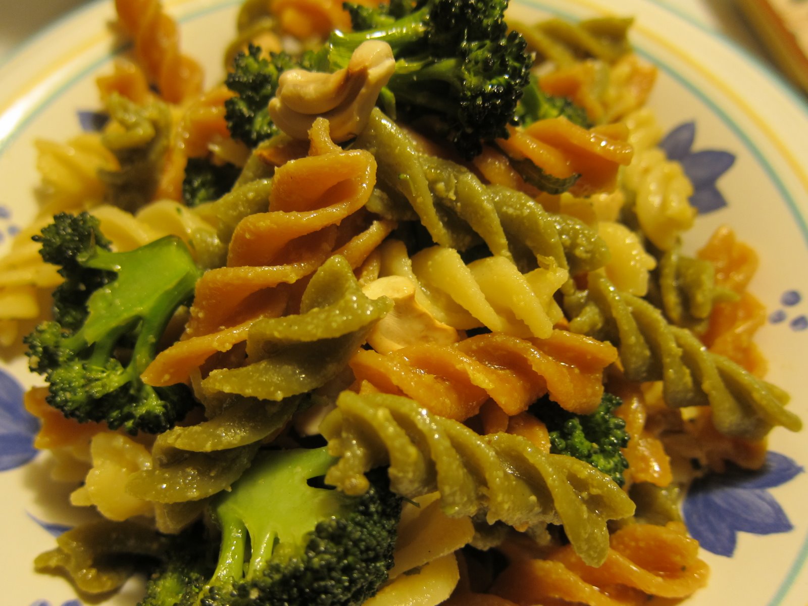 WholeFoodVegan Garlic Butter Pasta with Roasted Broccoli and Cashews