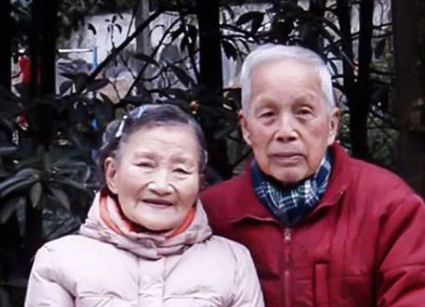 INSPIRASI : Pasangan Setelah 70 Tahun Menikah, Weeding Booknya TERSIMPAN RAPI INSPIRASI : Pasangan Setelah 70 Tahun Menikah, Weeding Booknya TERSIMPAN RAPI