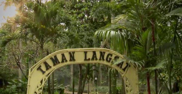 Penampakan Kuntilanak dan Gendurowo di Taman Langsat
