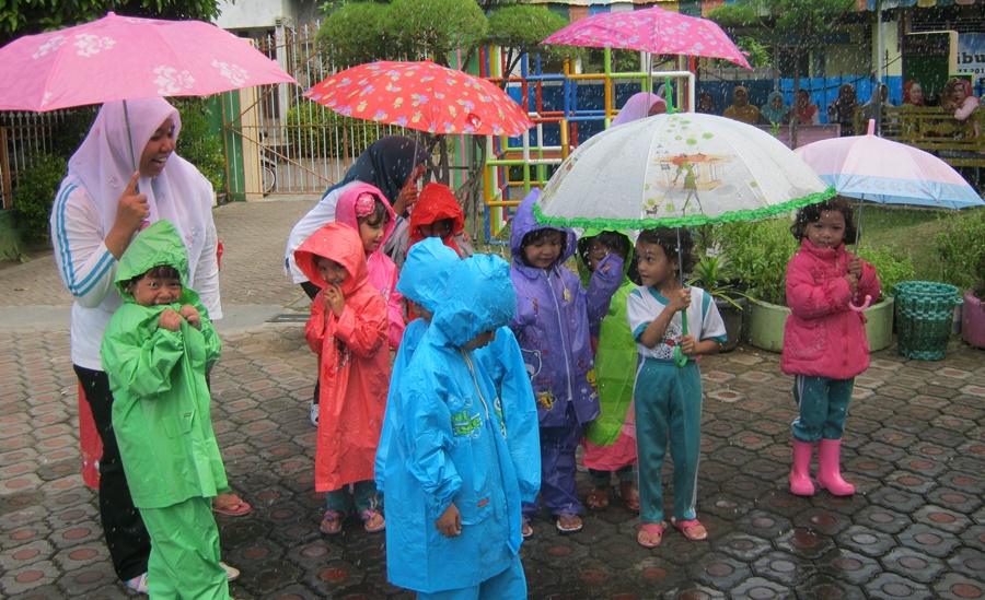 Kelompok Bermain Ma�had Islam Puncak Tema Alam Semesta