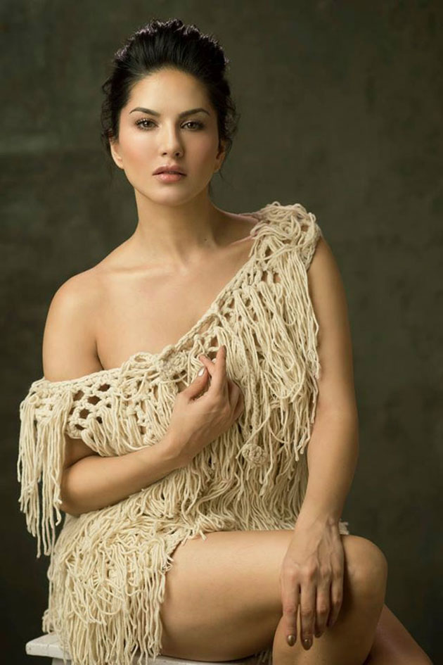Model Sunny Leone Hot Transparent Dress Photos