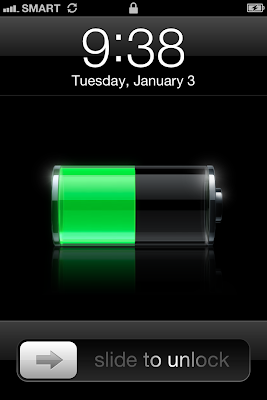 The iPhone 4S battery status on locked screen.