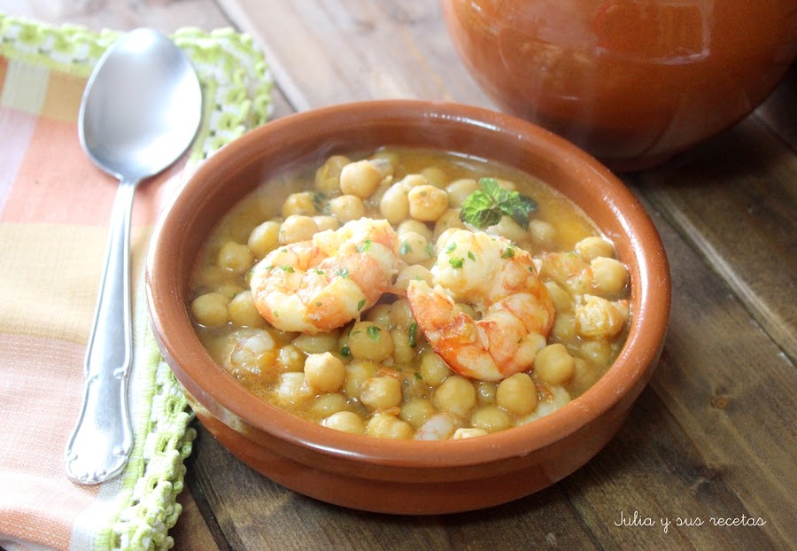 Garbanzos con langostinos. Julia y sus recetas