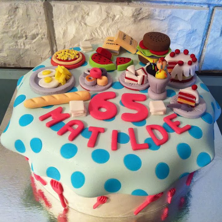 http://dvdcakes.blogspot.com.es/2013/08/tarta-mesa-mi-ojito-derecho.html
