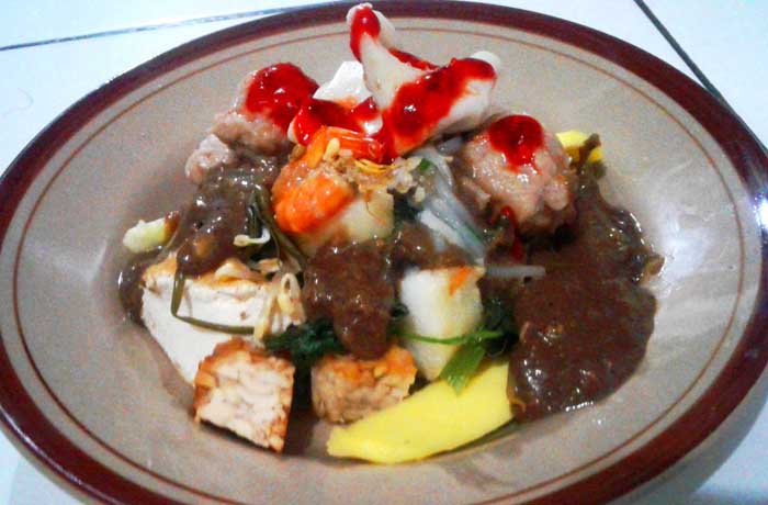 Rujak Bakso Pandegiling Paduan Rujak Dan Bakso Urat