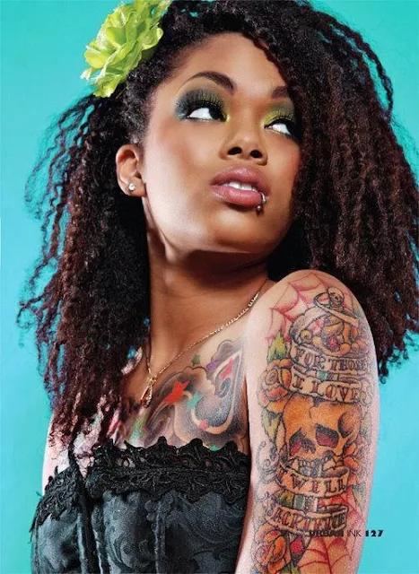 tatuagens em pele negra maori feminina