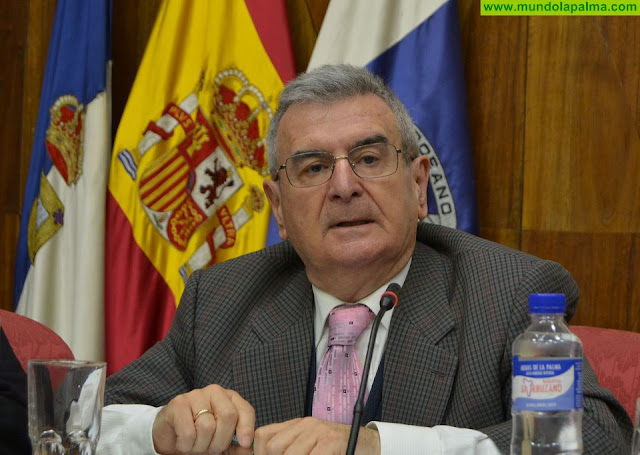 Última Sesión Plenaria Ordinaria para Don José Luis Ibáñez Modrego, el secretario del Cabildo de La Palma