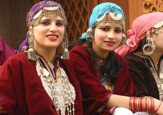 कश्मीरी लड़कियों की सुंदरता के पीछे छुपे होते हैं ये चार सीक्रेट! - Rochak Post