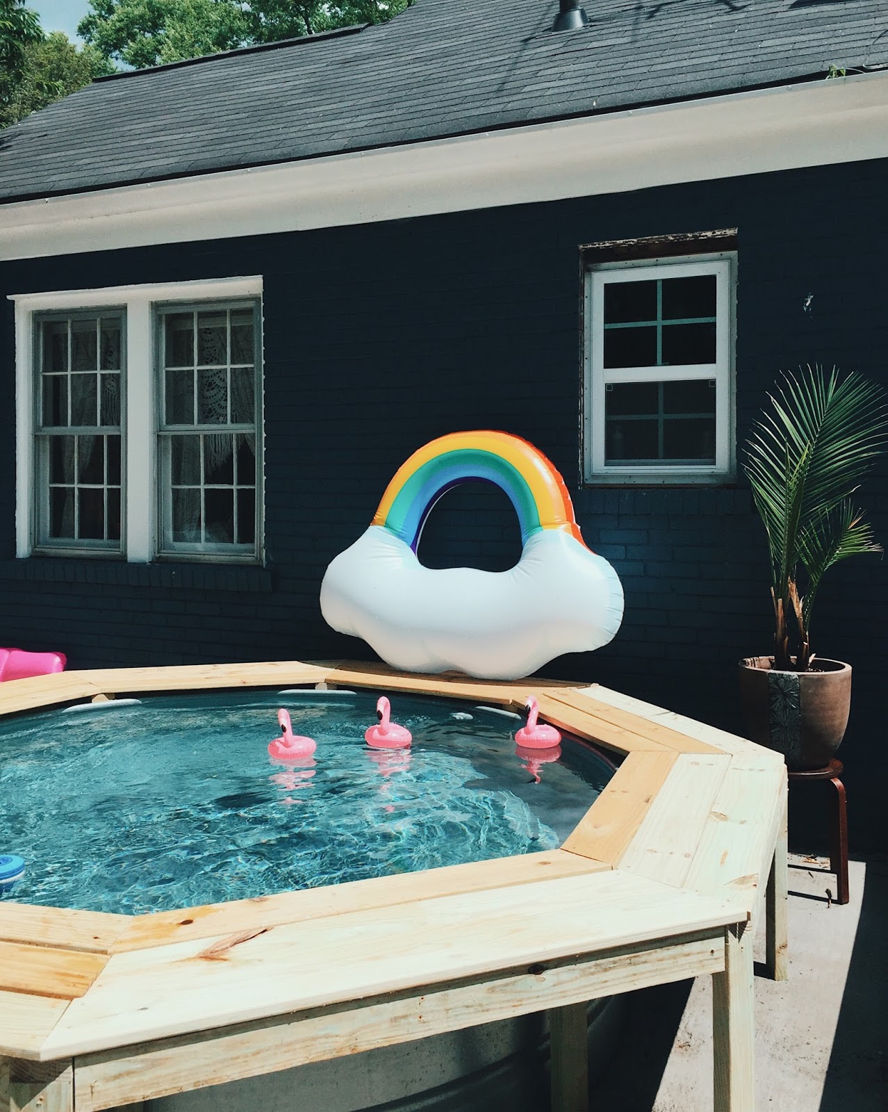 DIY Stock Tank Pool Bench