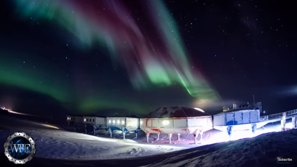 Включи станцию на ночь. Антарктида Северное сияние. Южное сияние в Антарктиде. Ббс Антарктика. Полярная станция ночью.