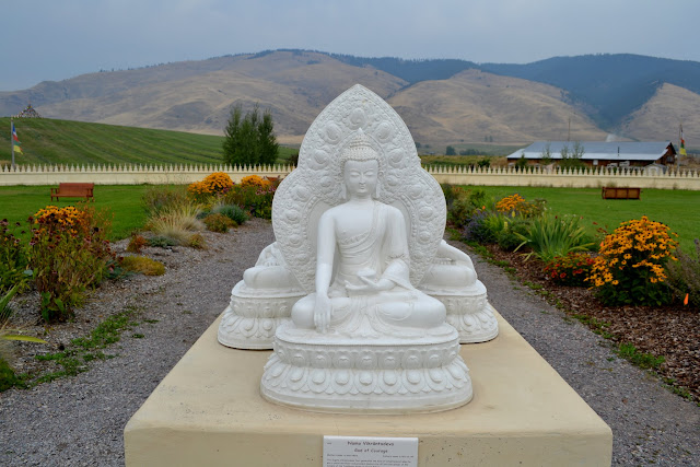 Сад Однієї Тисячі Будд, Монтана (Garden of One Thousand Buddhas, MT) 