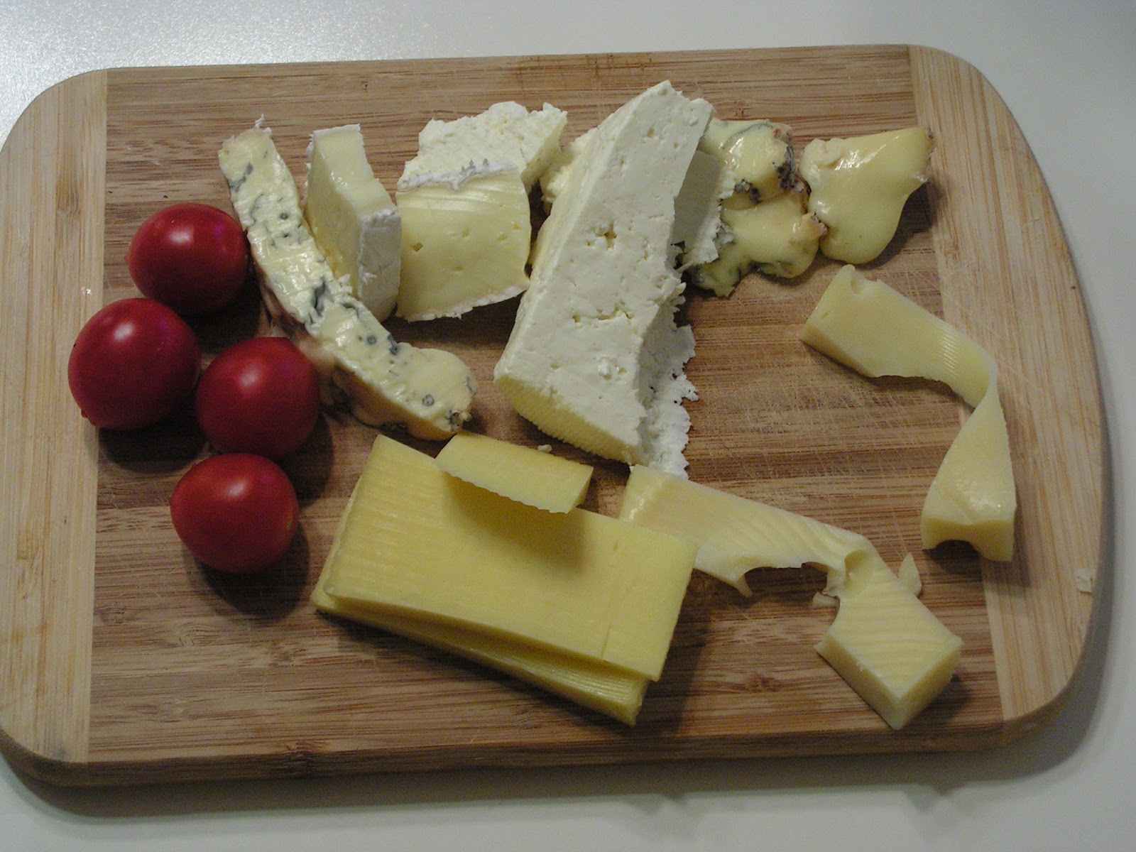 Тео слабее. Да видим дали ще отслабна с разделно и умерено хранене ...