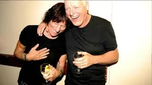 Em 4 de julho de 2009, Gilmour se juntou ao também lendário guitarrista Jeff Beck em um concerto no Royal Albert Hall, em Londres.