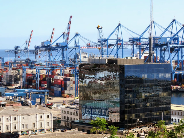 Valparaíso port and glass building with reflected light
