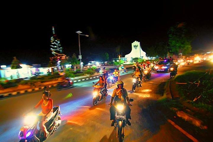 ENDE DALAM GAMBAR: Keramaian Kota Ende di Malam Hari