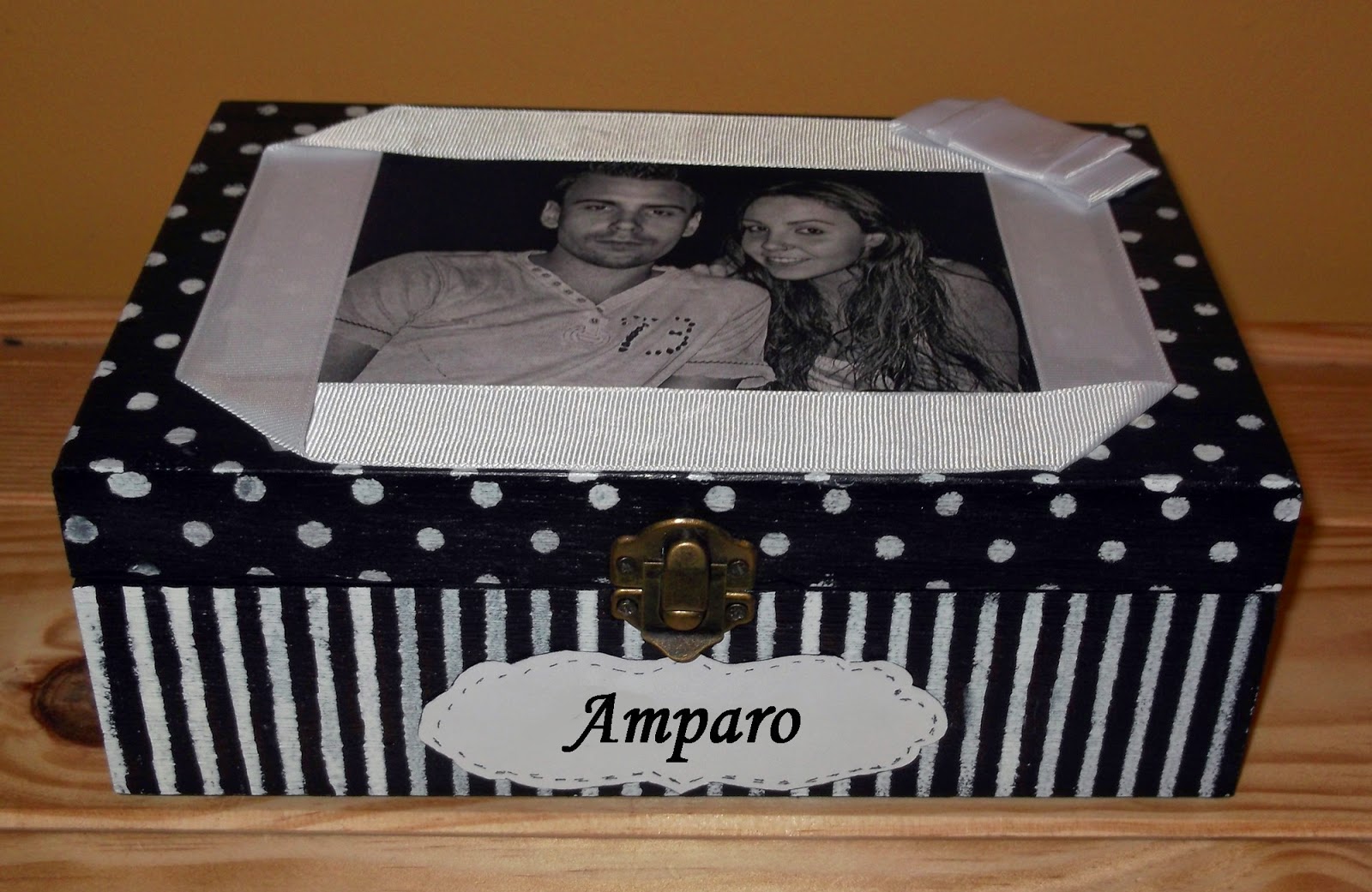 Caja de madera decorada