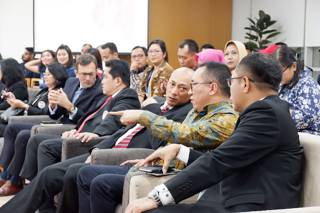 wujud komitment axa mandiri untuk masyarakat indonesia