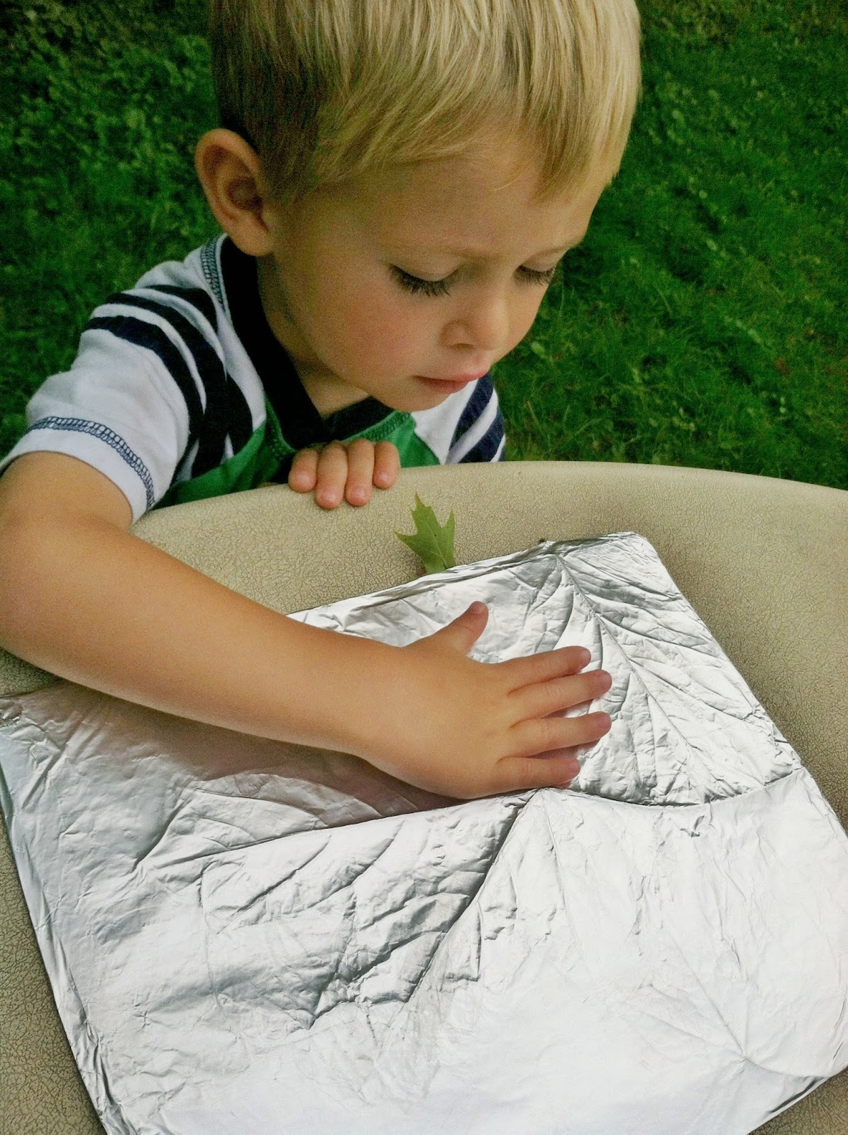 art and soul preschool Leaf Rubbings