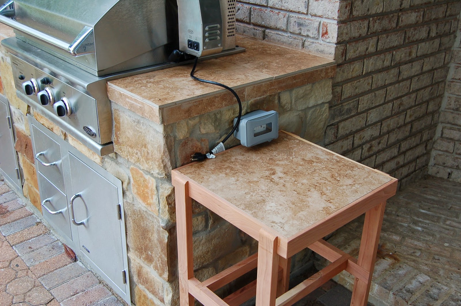 The Idle Mind's Woodworking Outdoor grill Side Table Red Cedar & Single Tile