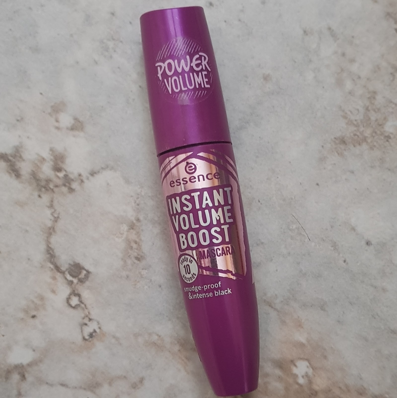 Mascara Instant Volume Boost Essence