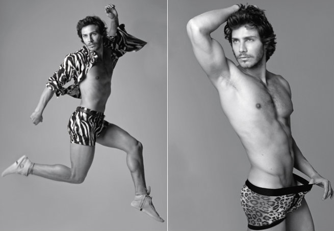 À esquerda: short e blusa T-Lux; cinto Alessandro Dell’Acqua; tênis Osklen. À direita: cueca Dolce & Gabbana. Foto: Fernando Torquatto