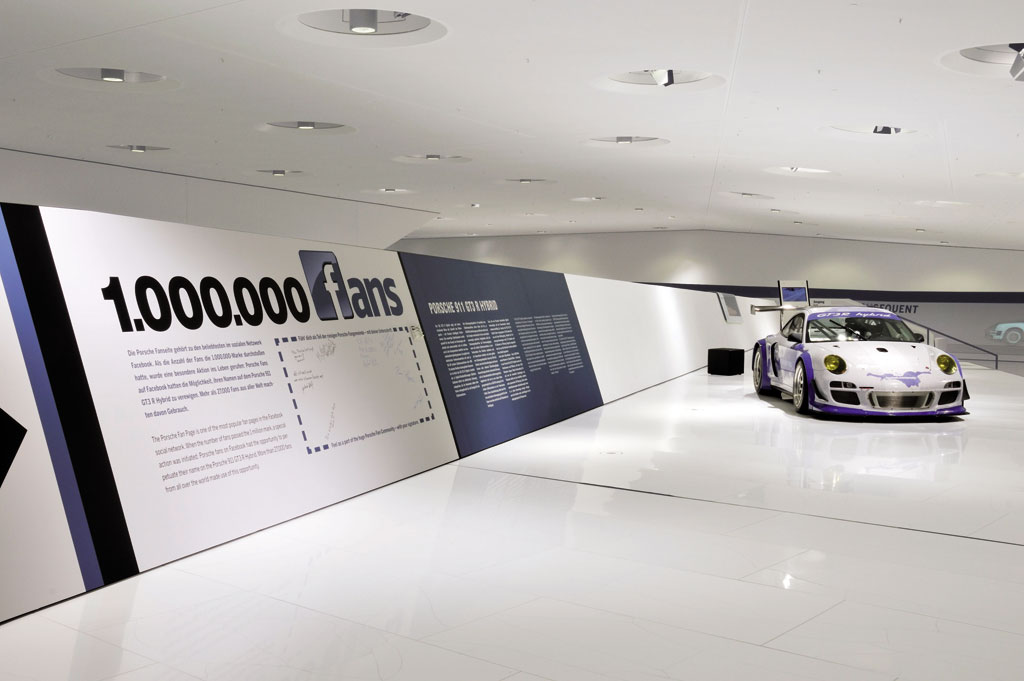 Porsche Facebook