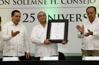 Asiste el Gobernador Roberto Borge  a la Sesión Solemne por el 25o. Aniversario de  la Universidad de Quintana Roo