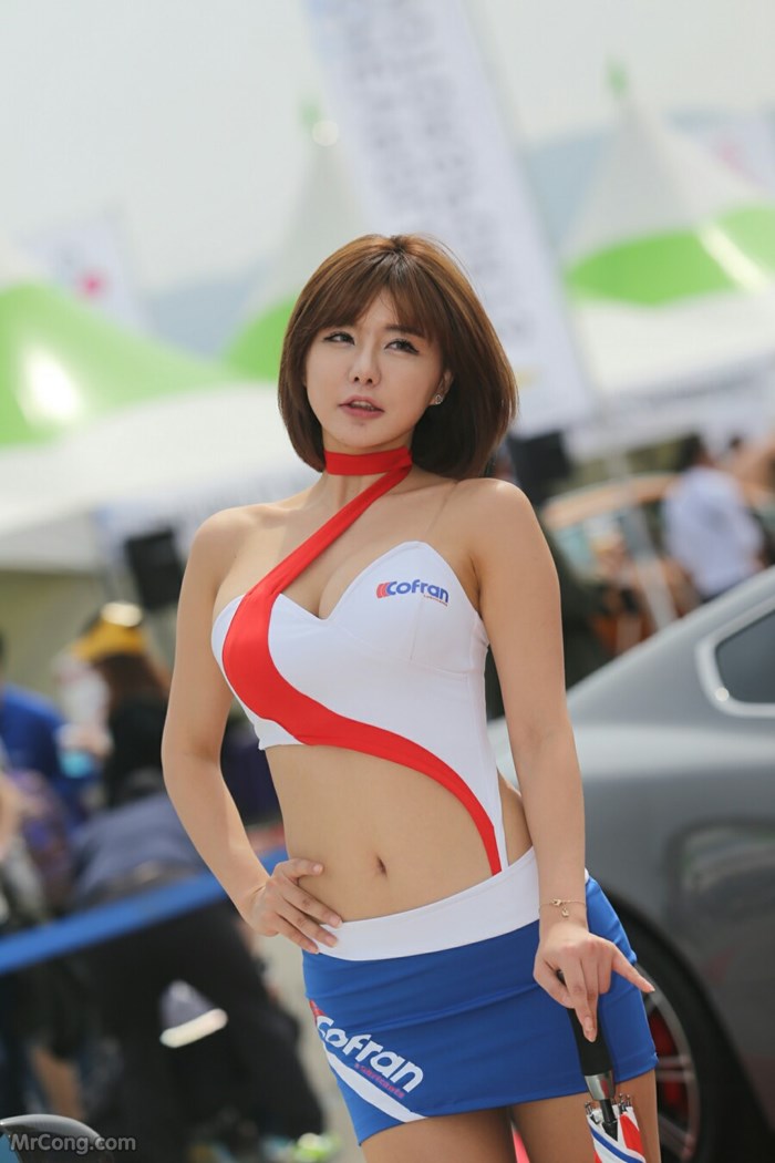 Ryu Ji Hye's beauty at the CJ Super Race event, Round 1 (35 photos)