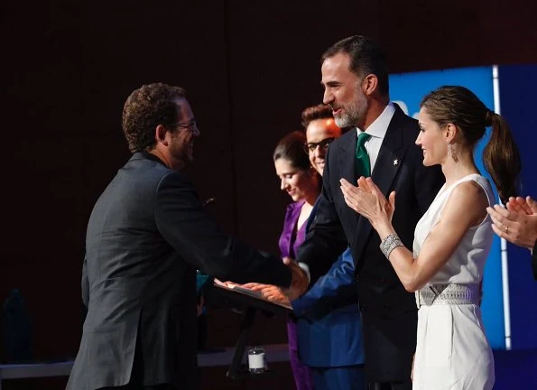 Queen Letizia wore Massimo Dutti White Jumpsuit and Magrit Sandals, carried Magrit clutch bag, coolook earrings