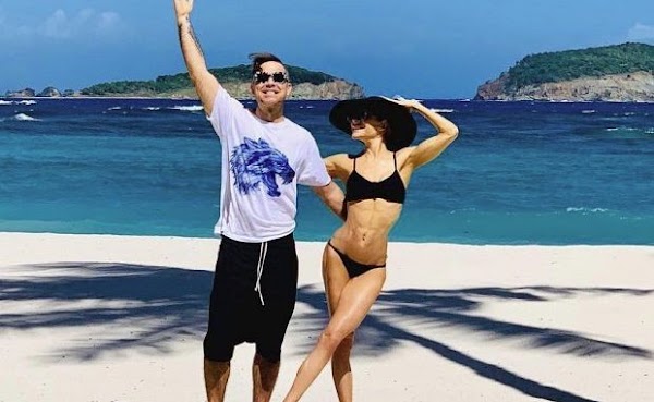 Esposa de Robbie Williams presenta a su hija de cinco meses en Instagram