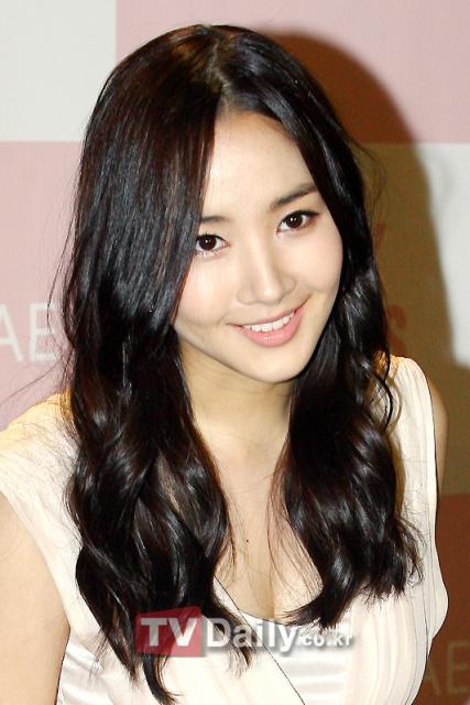 Park Min Young - Beautiful Smile - eueelasfashionistas