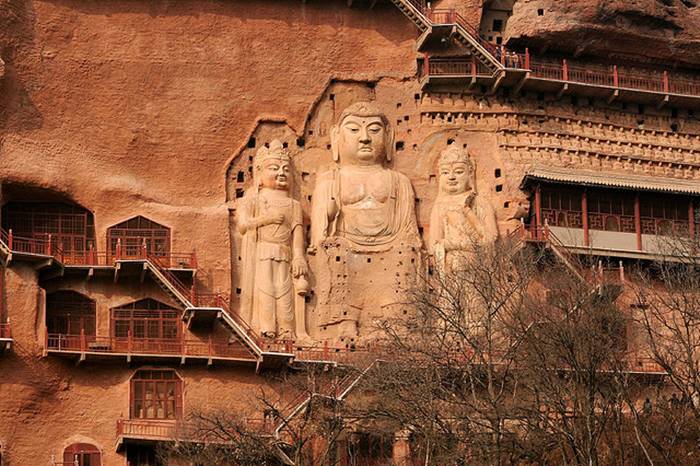 Buddhist complex Maytszishan little known. It is located in Gansu Province in northwest China. This is a striking architectural complex, carved out of the rock. Maytszishan has 7,000 Buddhist sculptures and nearly 1,000 square meters of murals.