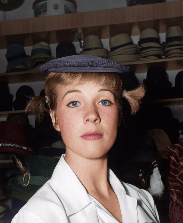 20 Wonderful Color Photographs of a Young and Beautiful Julie Andrews