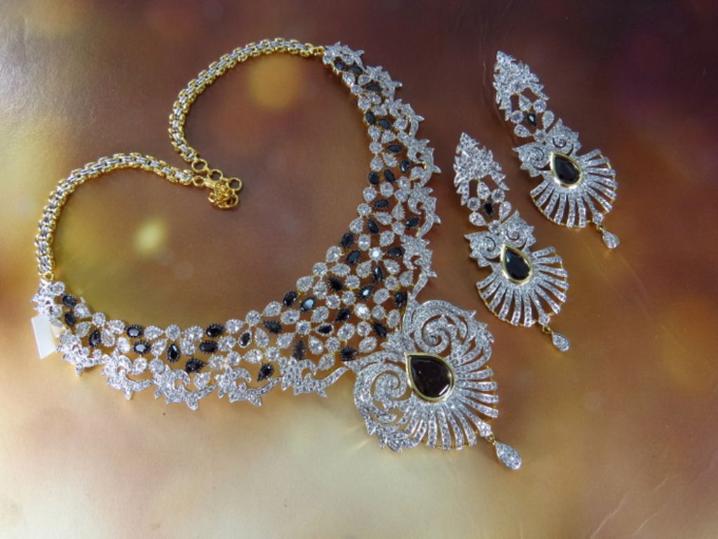 Manufacturer and Exporter of Costume Jewelry for Wholesale Trade Buy